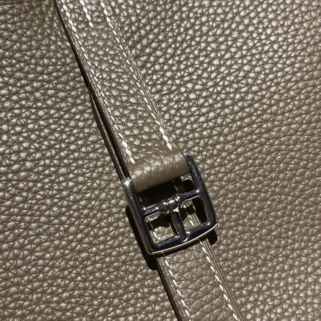 Hermès Halzan 25 Bag Étoupe