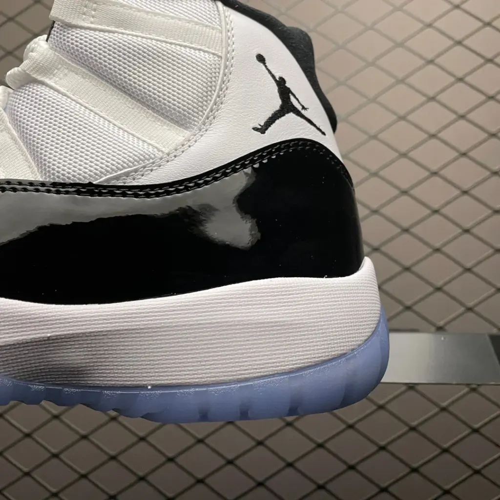 Air Jordan 11 Concord