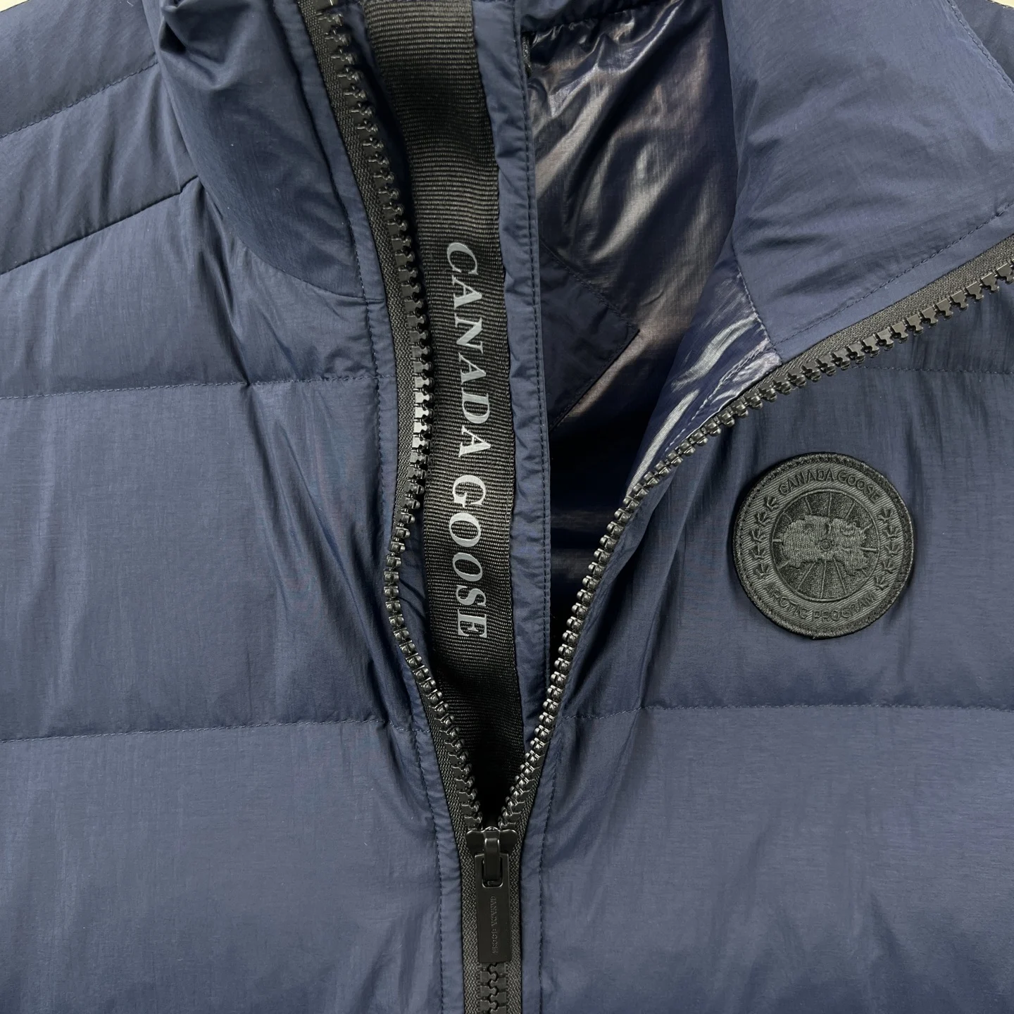 Canada Goose Men's Crofton EnduraLuxe Vest Atlantic Navy / Black Disc · 1925MB-9063