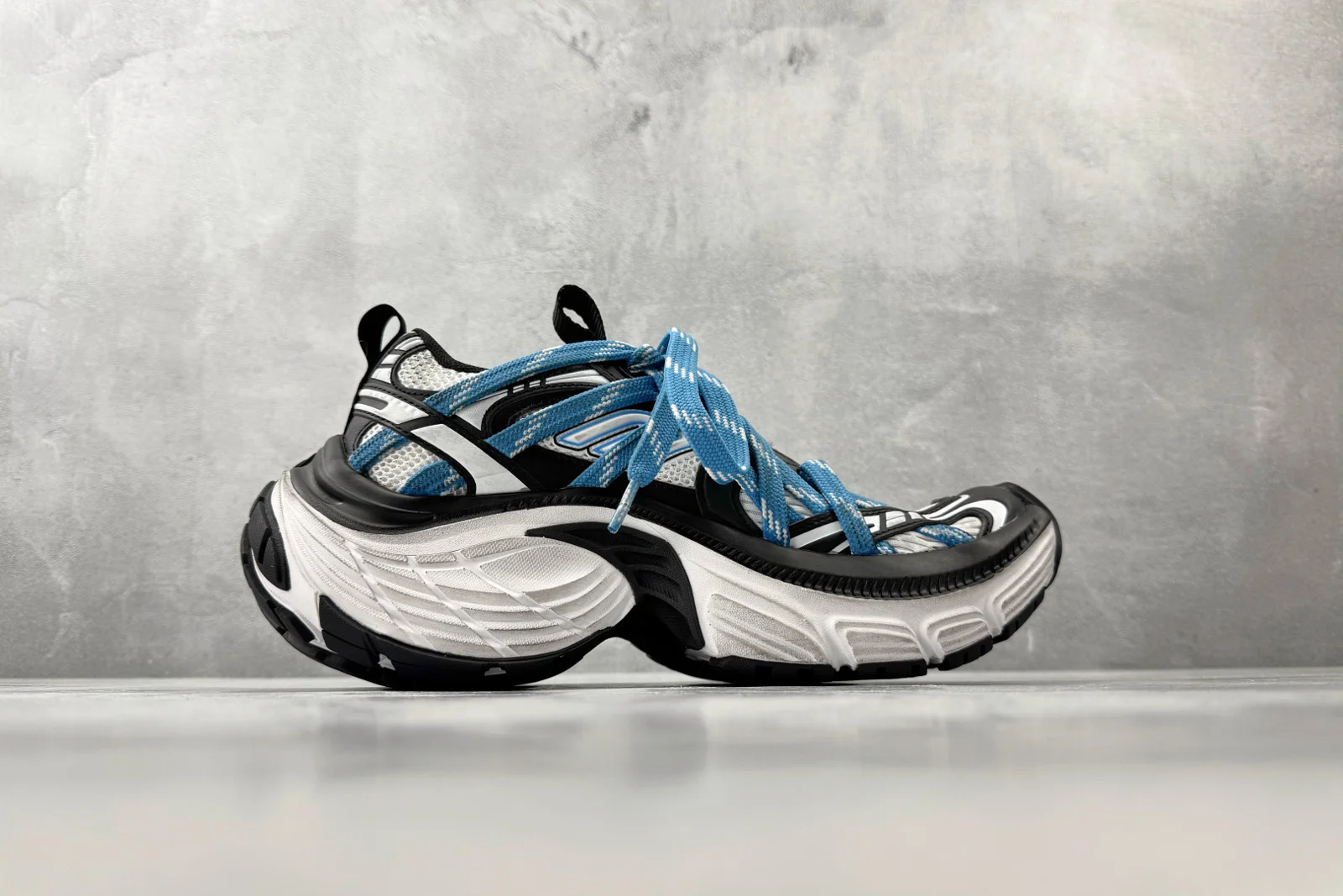 Balenciaga 6XL Extreme Laces Sneaker White/Blue/Black · 863710W6XEX9401