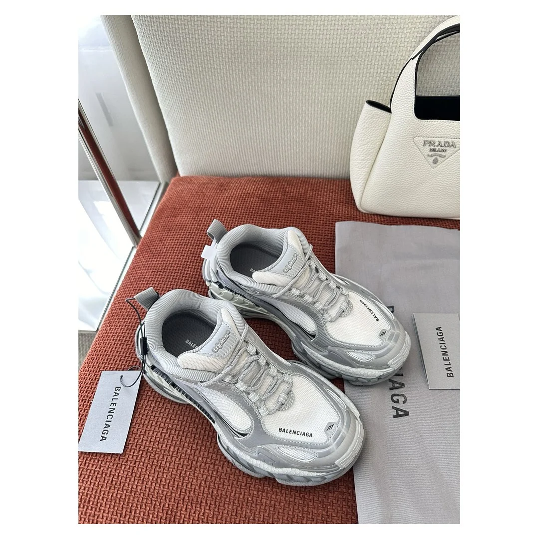Balenciaga Triple S.2 Gradient Sneaker Grey · 865849WTR2G1800