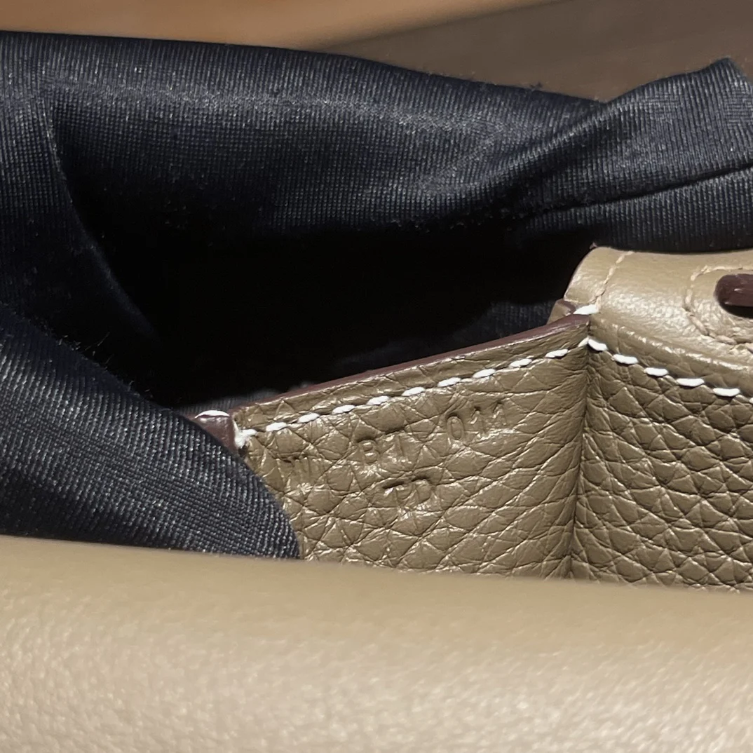 Hermès Halzan 25 Bag Étoupe