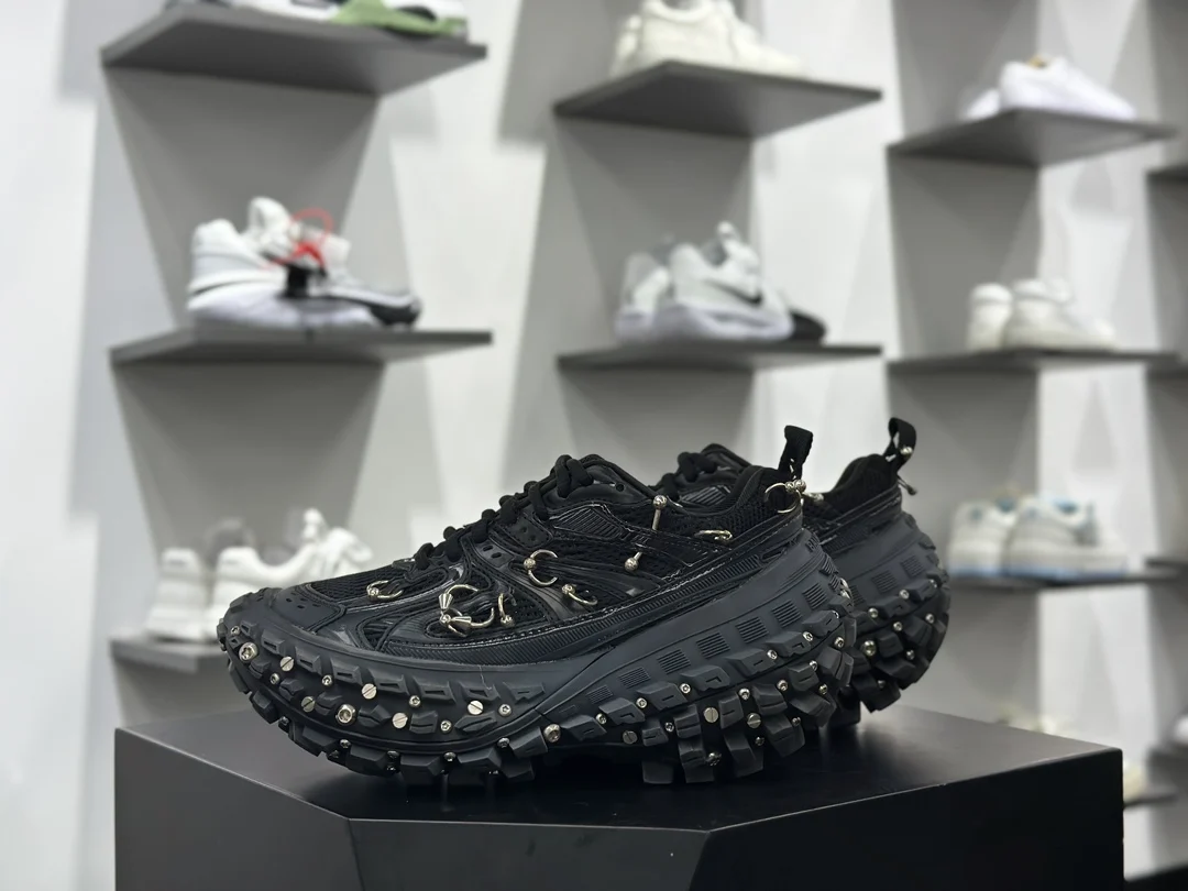 Balenciaga Bouncer Screw Sneaker Black · 685611W2RAD1081