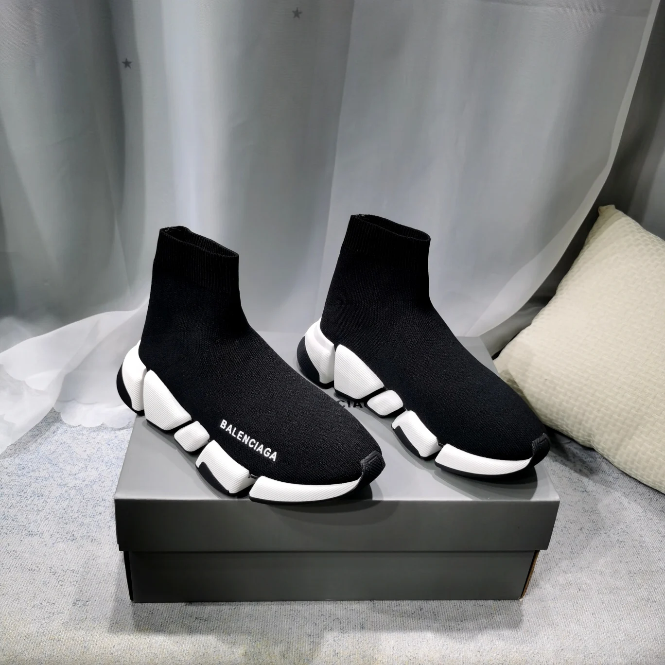 Balenciaga Speed 2.0 Black / White · 617196W2DB21015