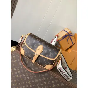 Louis Vuitton Diane Monogram Monogram · Black · M45985