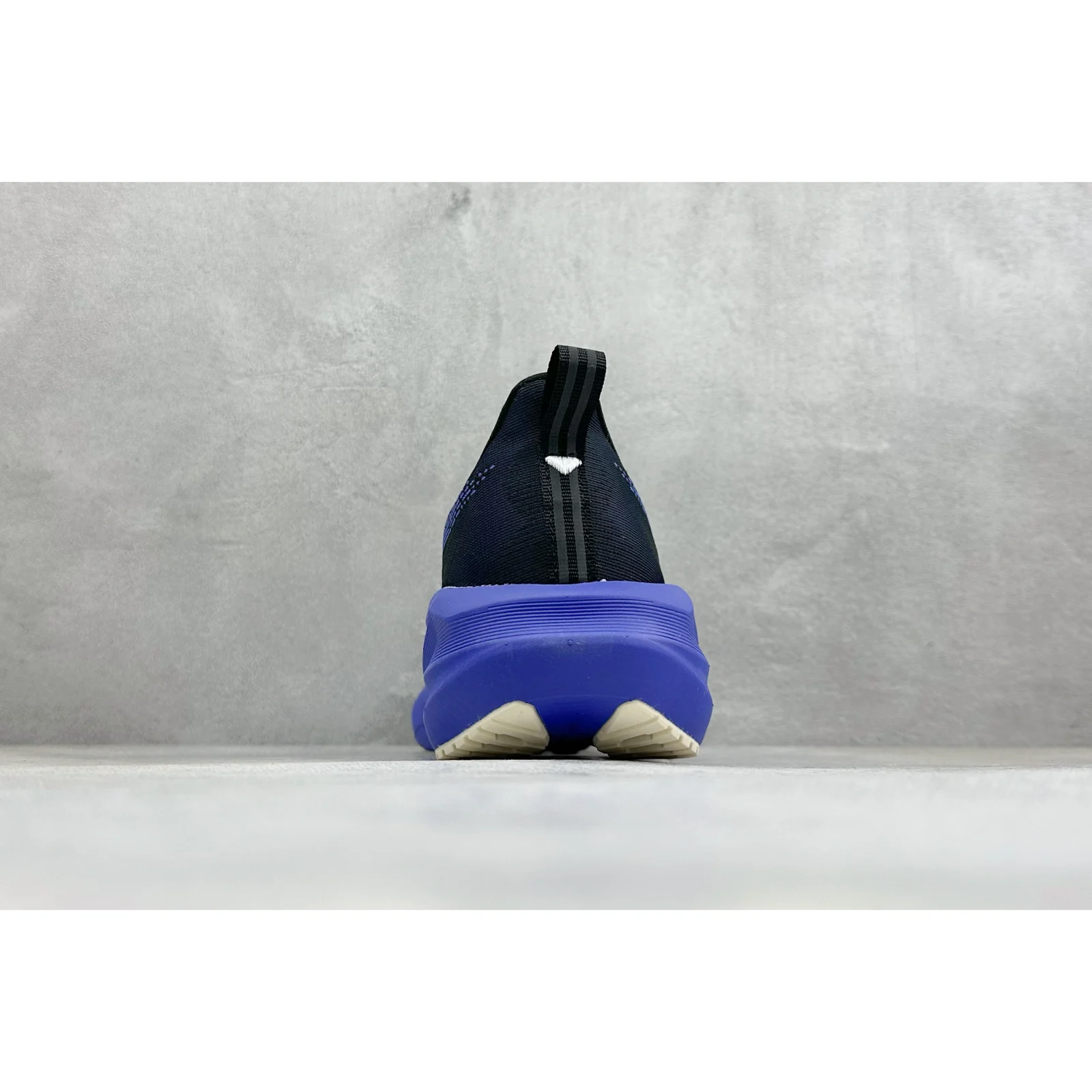 ASICS NOVABLAST 5 Black / Cobalt Burst · 1011B974-004