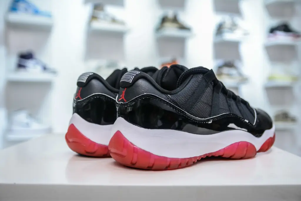 Air Jordan 11 Bred