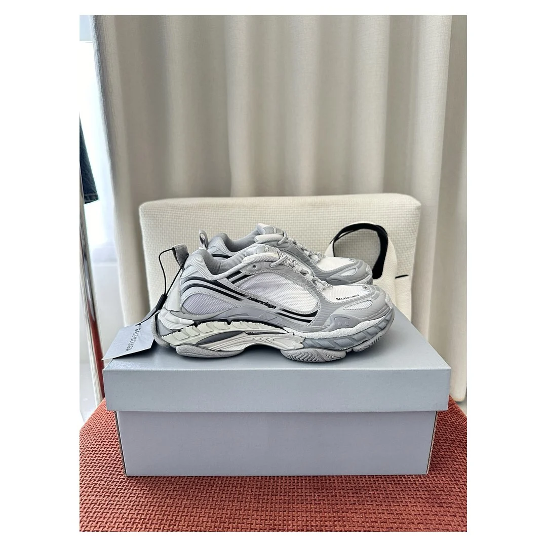 Balenciaga Triple S.2 Gradient Sneaker Grey · 865849WTR2G1800