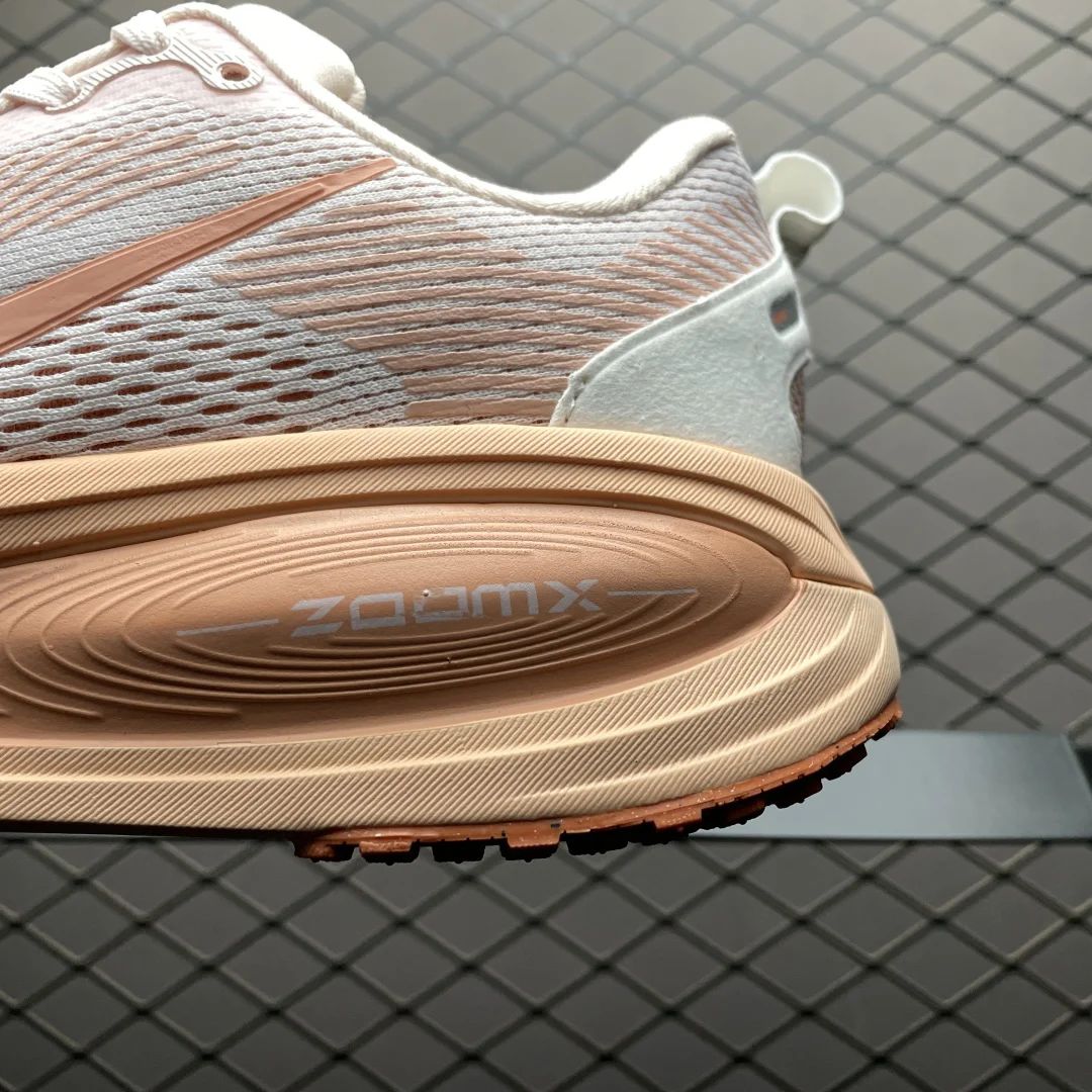 Nike Vomero 18 Women · Light Soft Pink / Light Madder Root / Arctic Orange / Madder Root · HM6804-601
