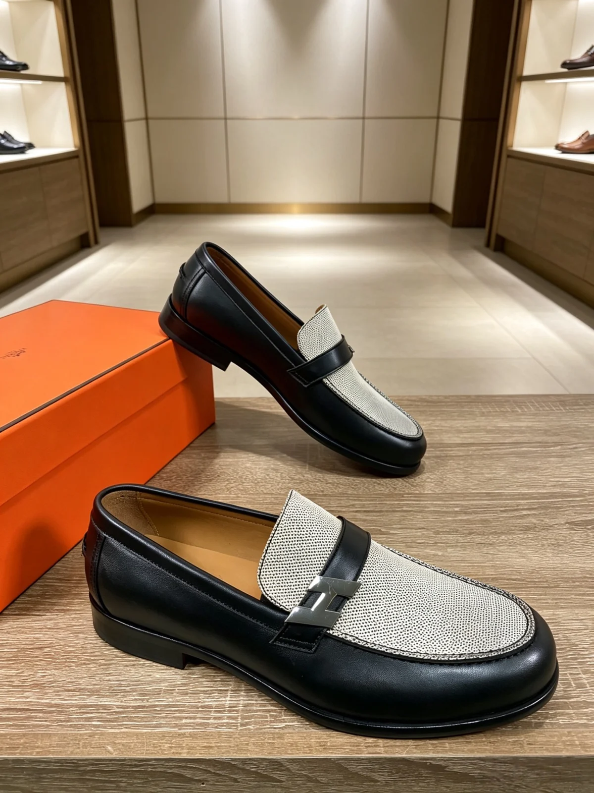 Hermès Milton Loafer Prunoir / Noir