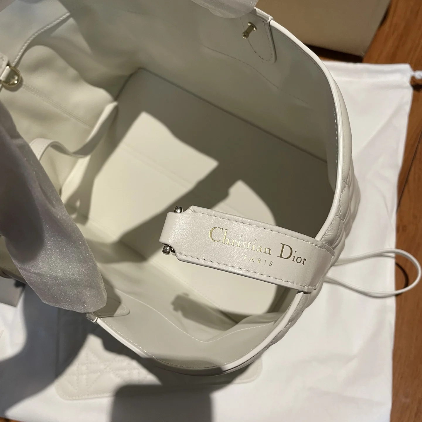 Medium Dior Toujours Bag Latte Macrocannage · M2821OSNW_M030
