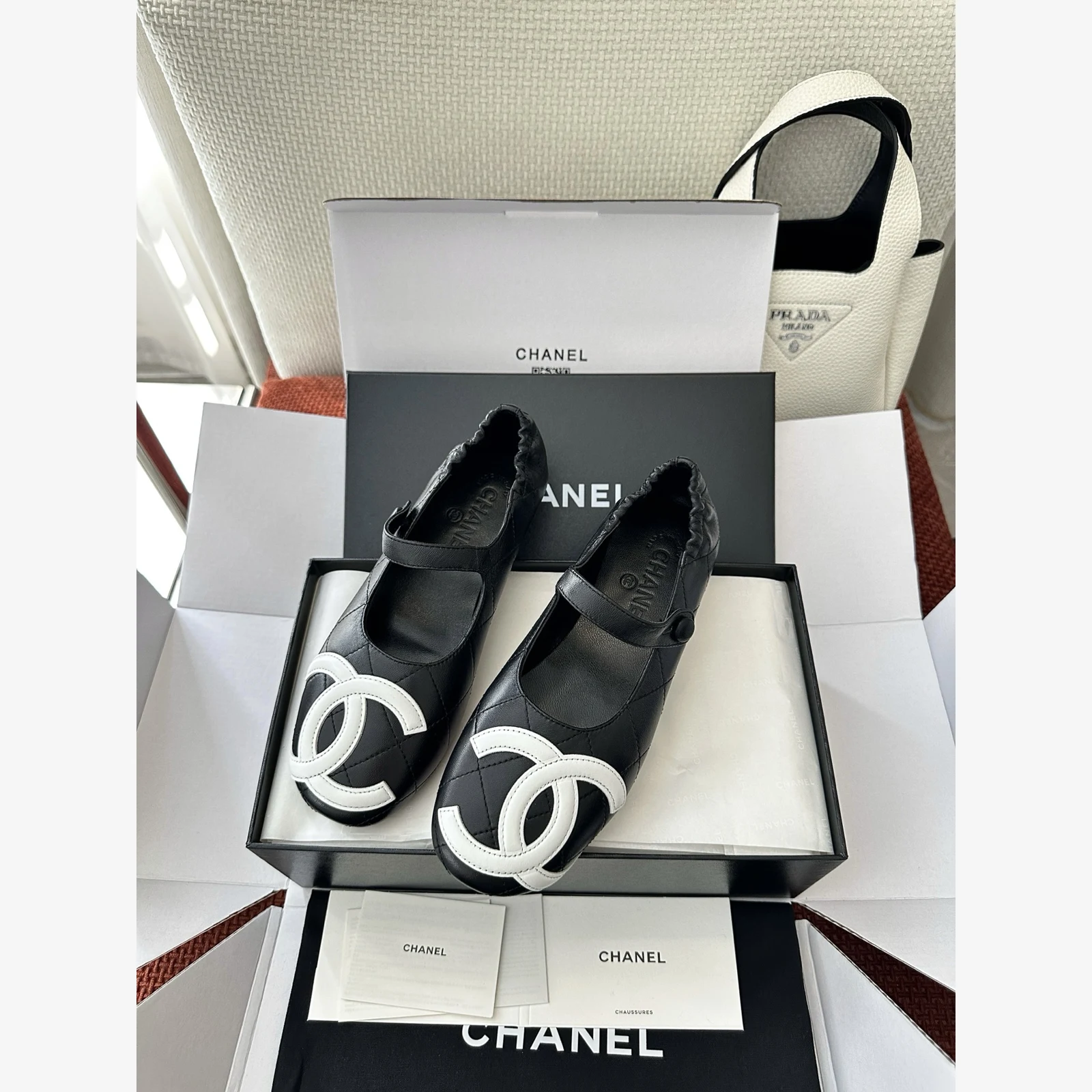Chanel Coco Beach 2026 Ballet Flats G47163 · White & Black Lambskin White & Black · Lambskin