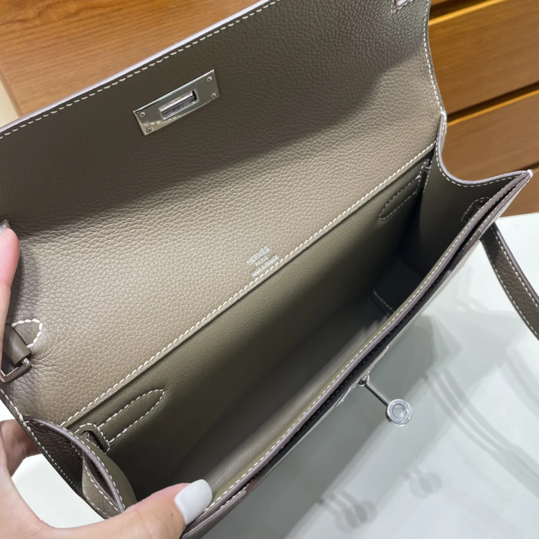 Hermès Kelly Depeches 25 Pouch Étoupe