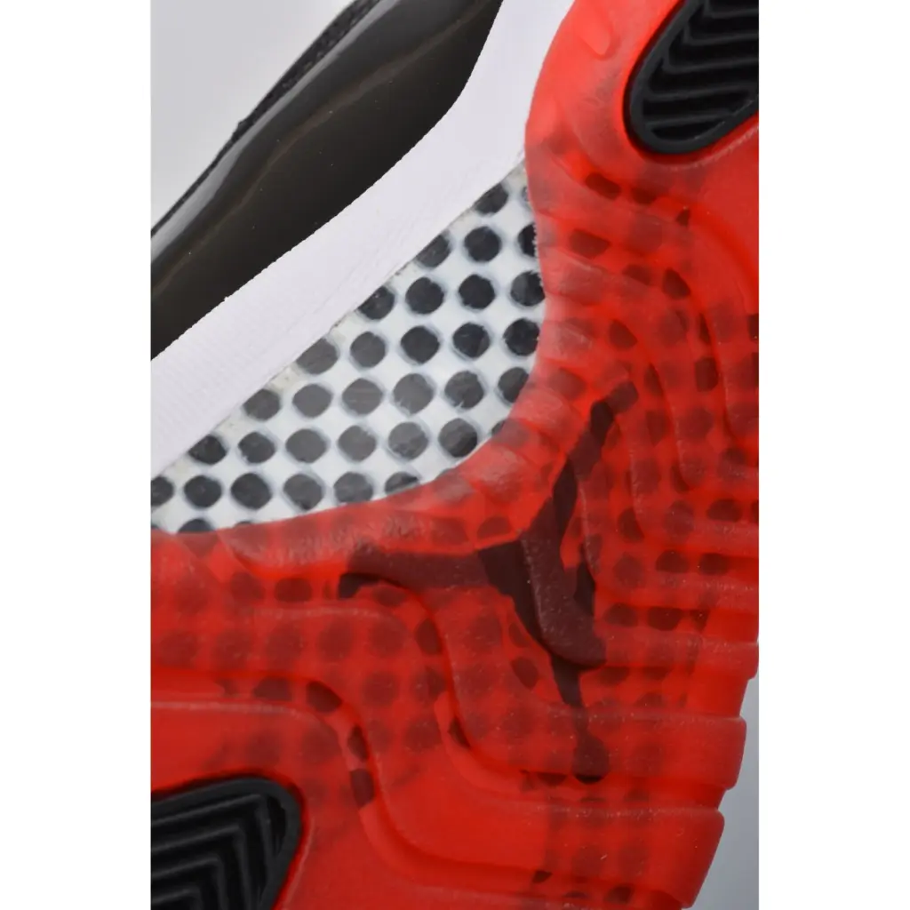 Air Jordan 11 Black/Red (Bred)