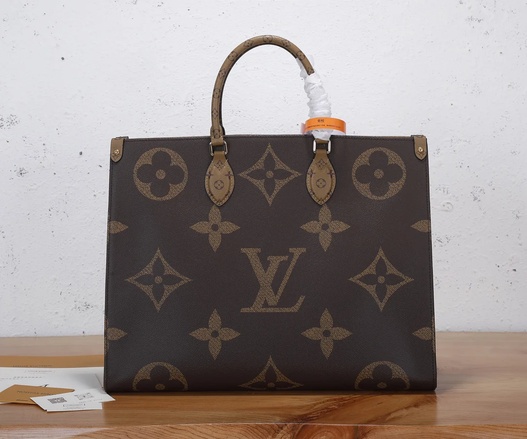 Louis Vuitton OnTheGo GM Monogram and Monogram Reverse Monogram / Monogram Reverse · M45320