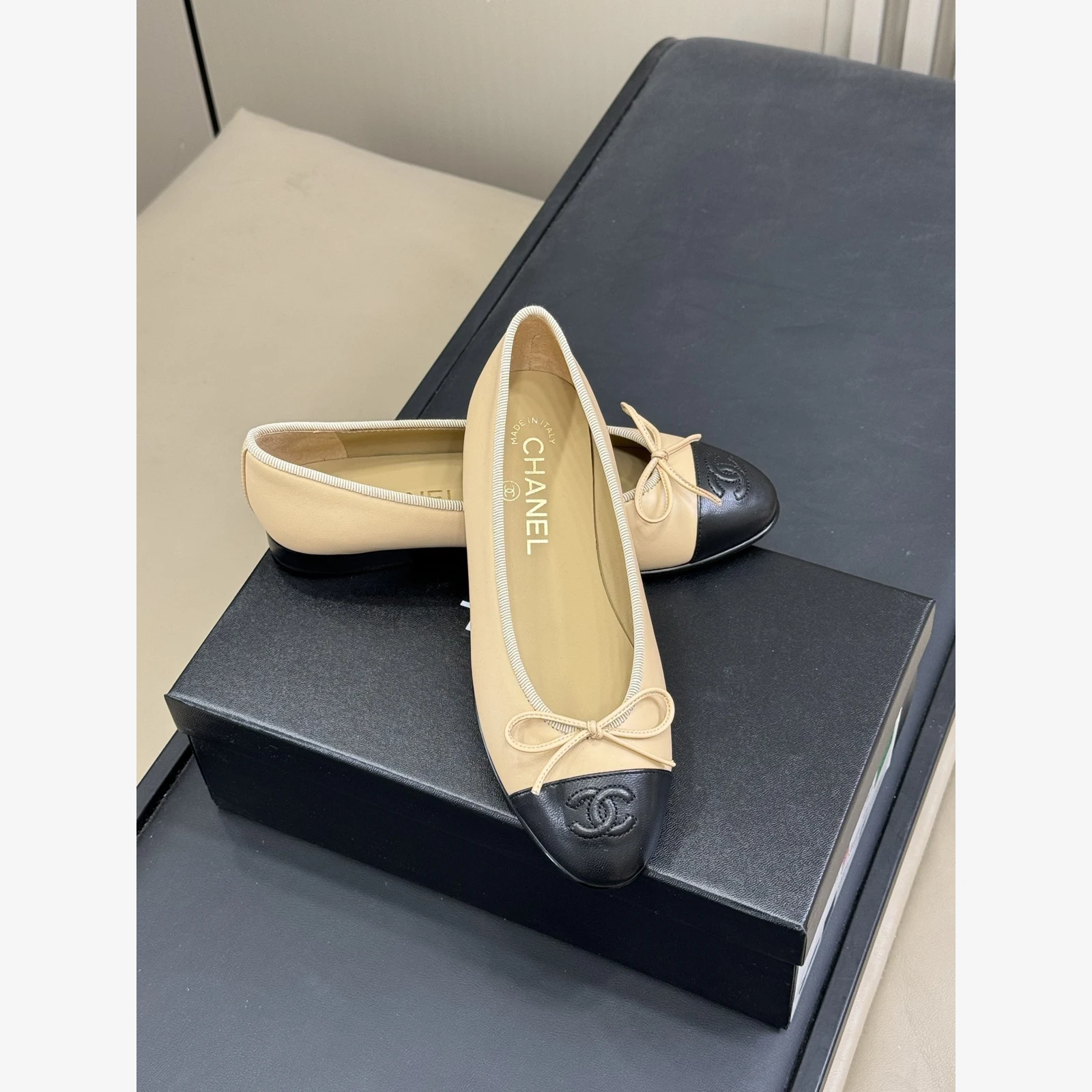 Chanel Ballet Flats G02819 · Beige & Black Lambskin Beige & Black · Lambskin