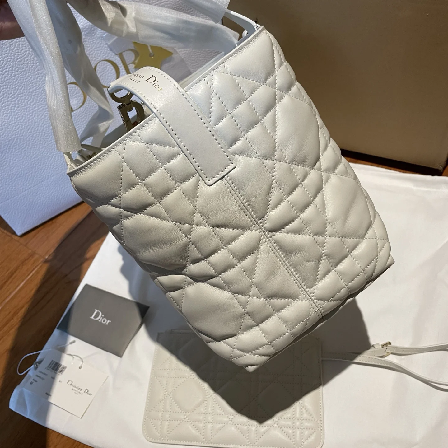 Medium Dior Toujours Bag Latte Macrocannage · M2821OSNW_M030