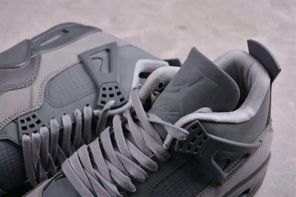 Air Jordan 4 Wet Cement