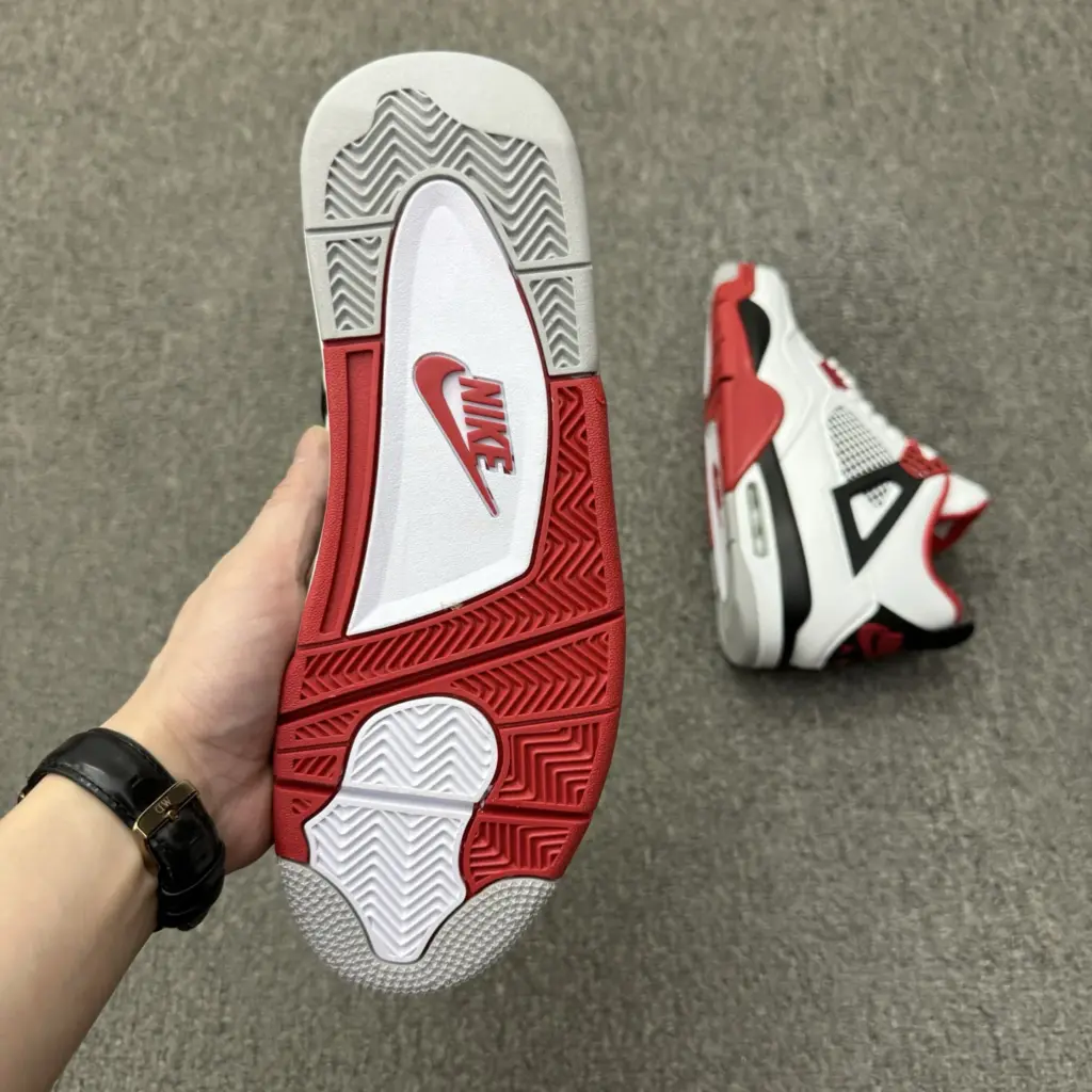 Air Jordan 4 Fire Red
