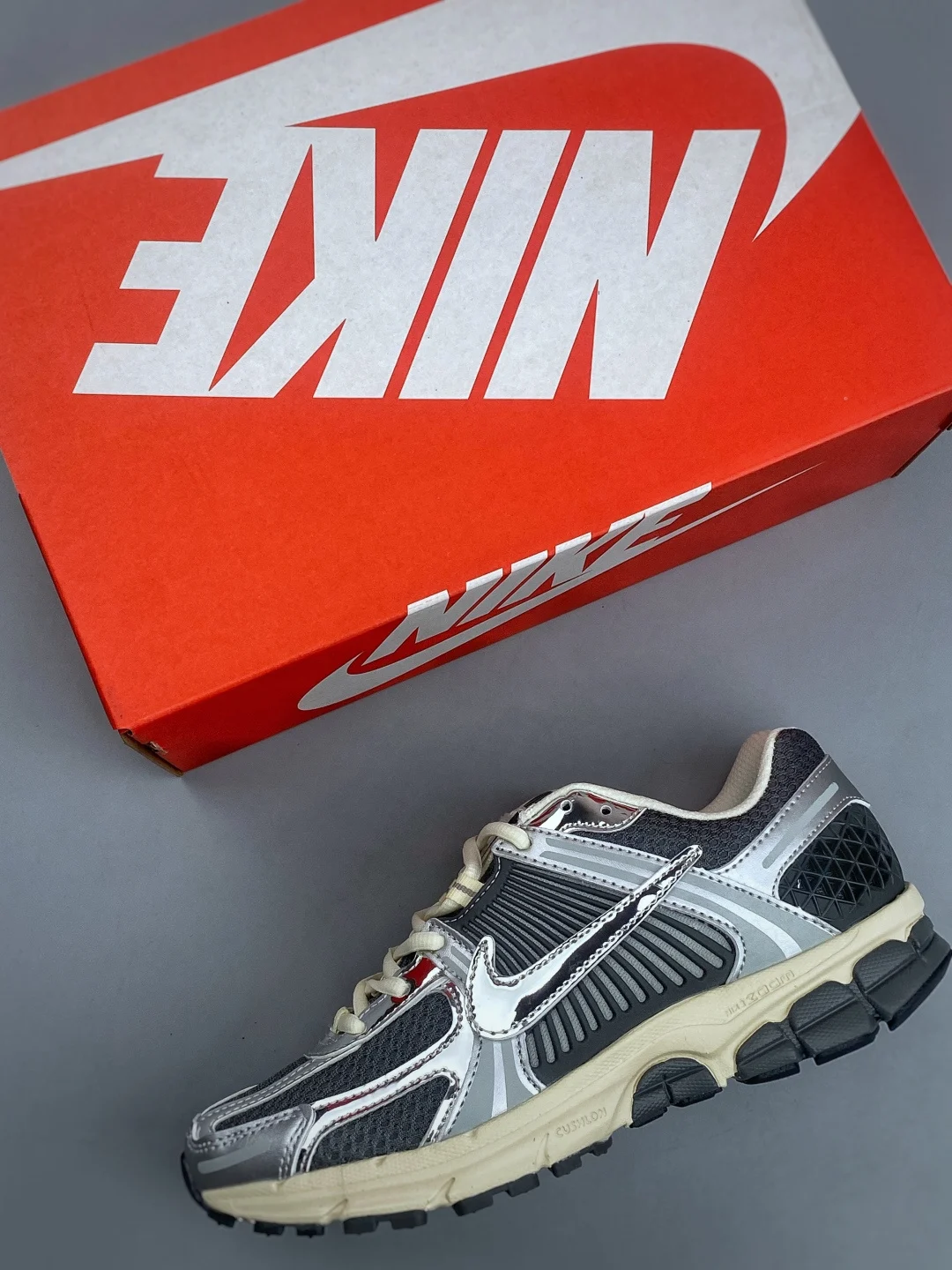 Nike Zoom Vomero 5 Iron Grey / Metallic Silver / Coconut Milk / Chrome · IM3486-001