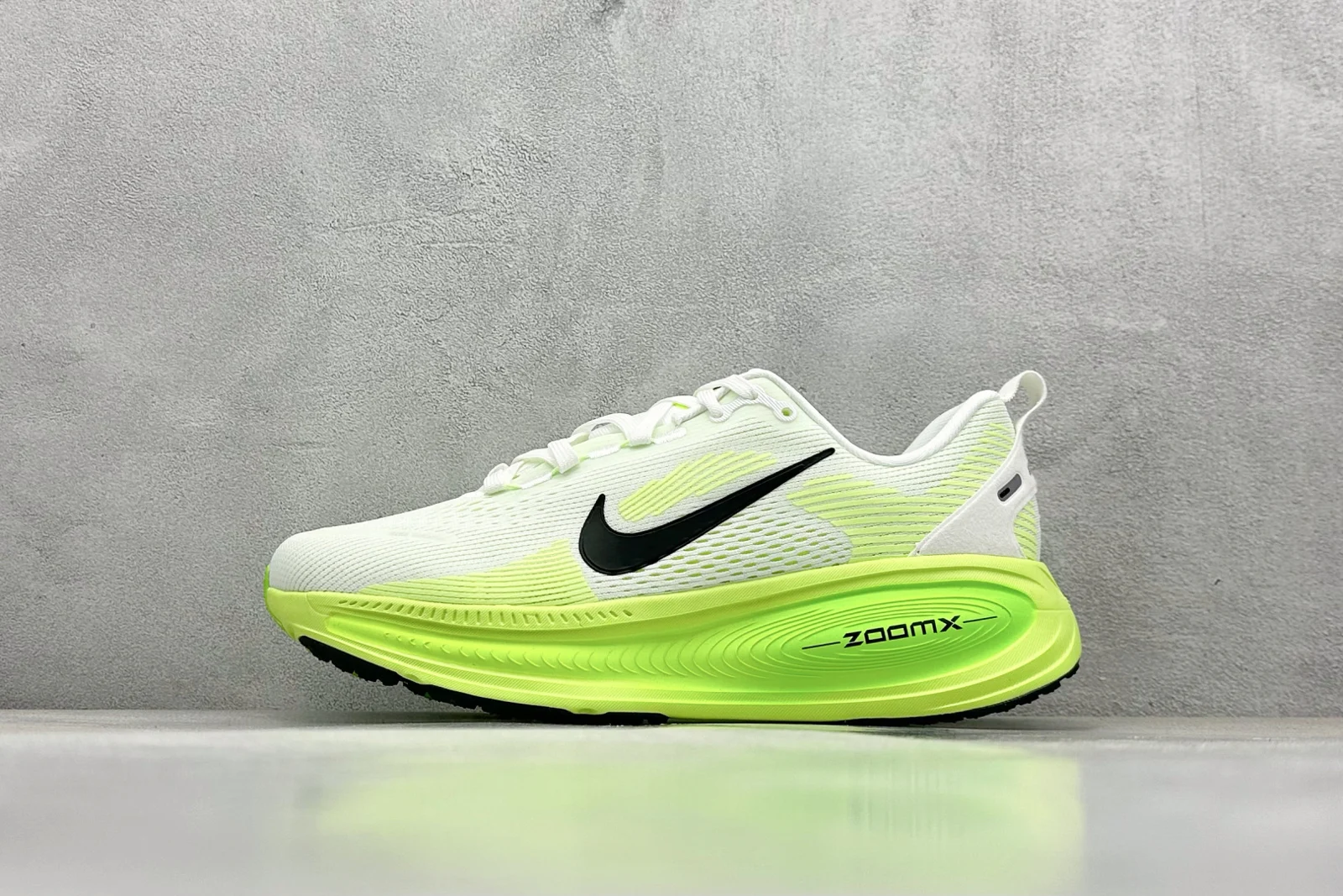 Nike Vomero 18 Women · White / Electric Green / Volt / Black · HM6804-102