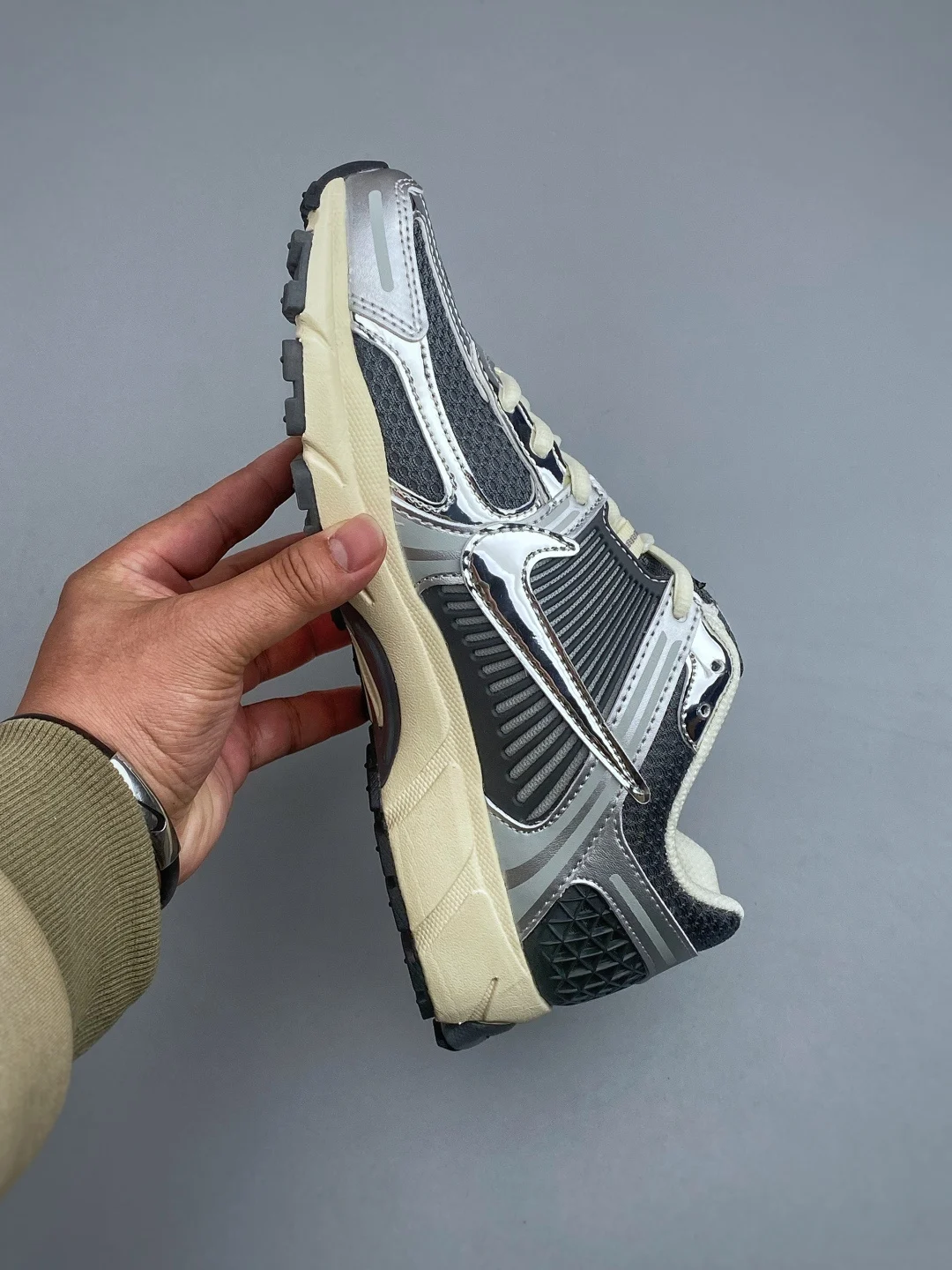 Nike Zoom Vomero 5 Iron Grey / Metallic Silver / Coconut Milk / Chrome · IM3486-001