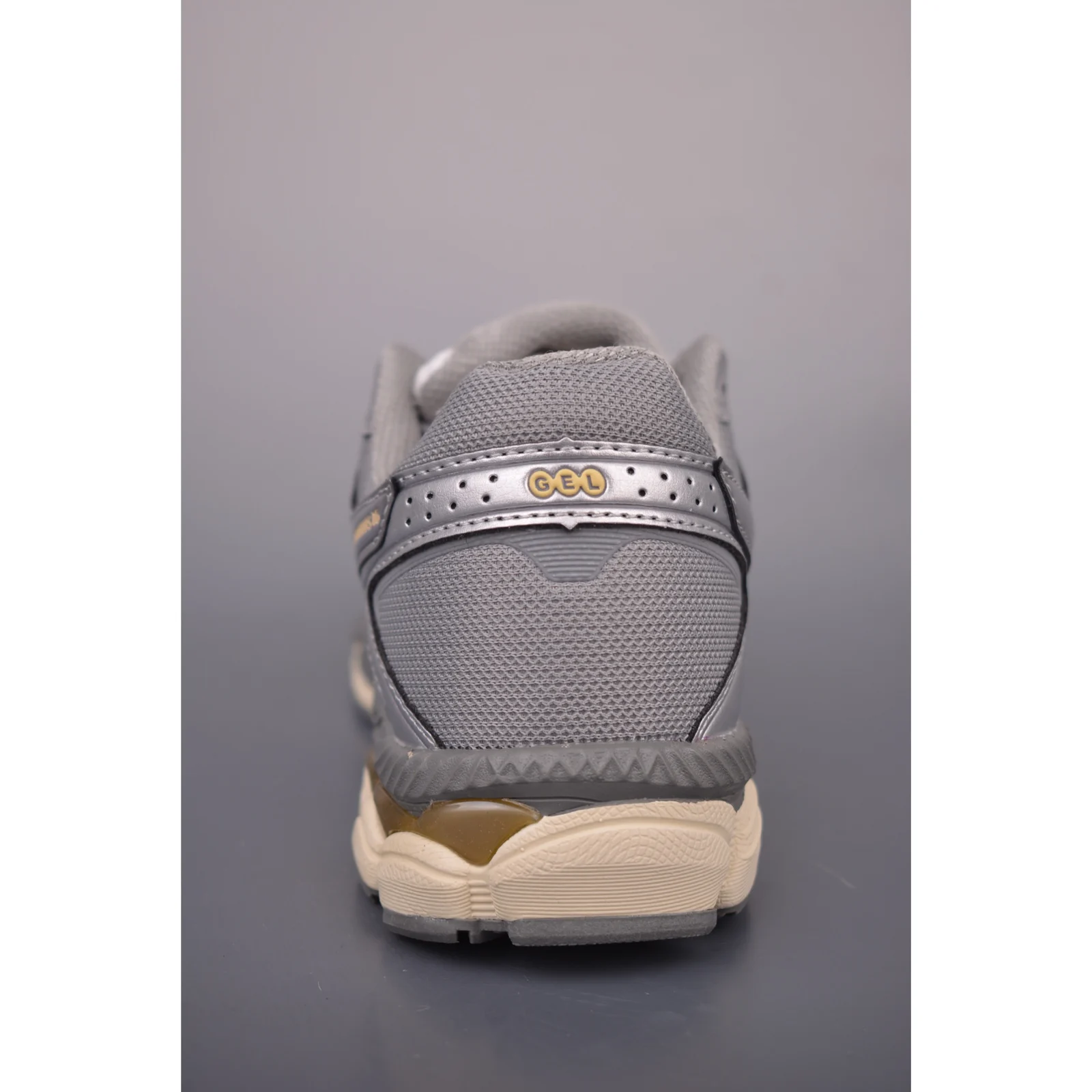 ASICS GEL-CUMULUS 16 Cream / Clay Grey · 1203A733-101