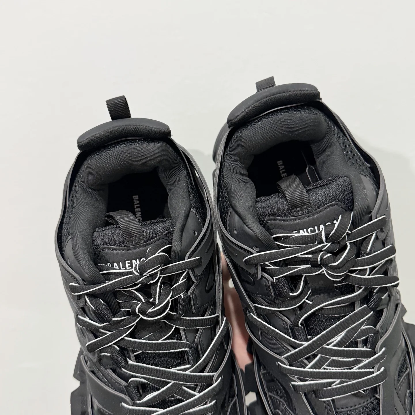 Balenciaga Track Sneaker Black · 542023W1GB11000