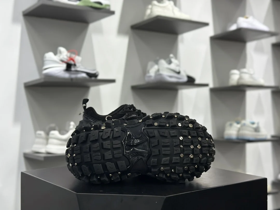 Balenciaga Bouncer Screw Sneaker Black · 685611W2RAD1081