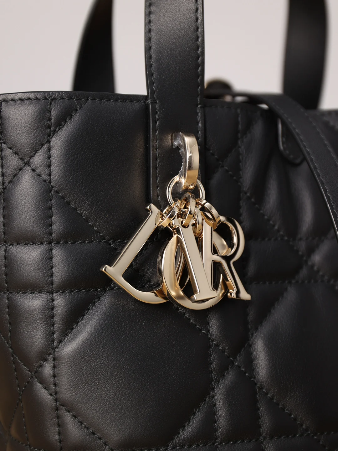 Small Dior Toujours Vertical Tote Bag Black Macrocannage · M2835OSNW_M900
