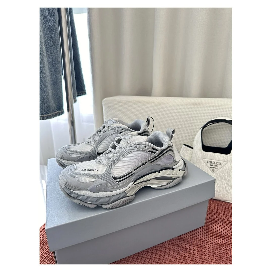 Balenciaga Triple S.2 Gradient Sneaker Grey · 865849WTR2G1800