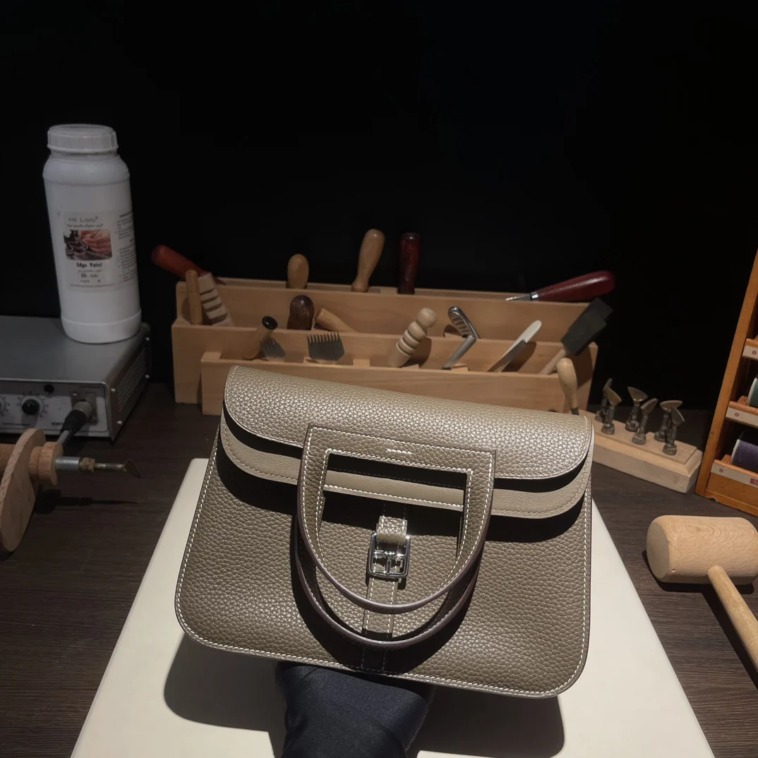Hermès Halzan 25 Bag Étoupe
