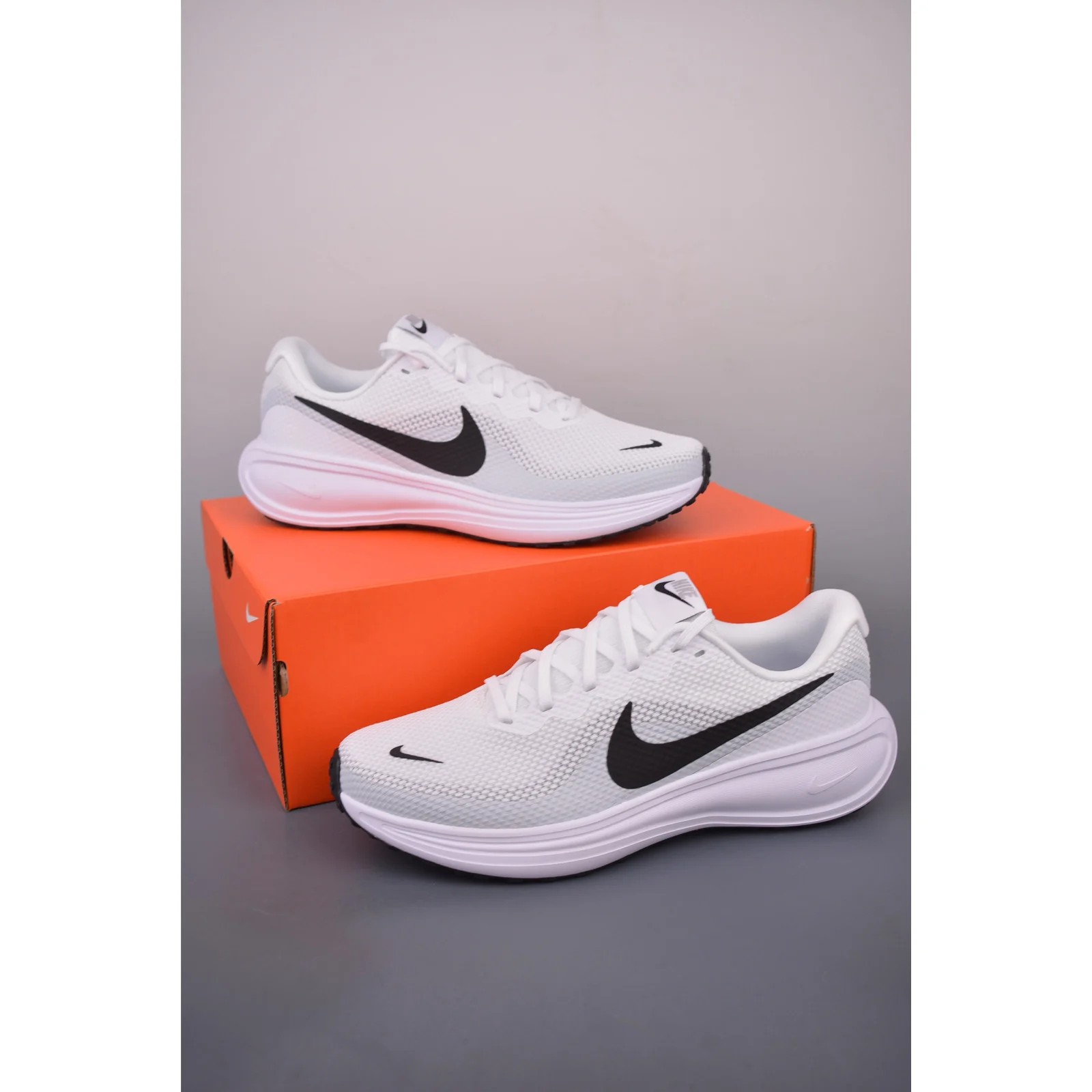Nike Revolution 8 White / Pure Platinum / Black · HJ9198-101