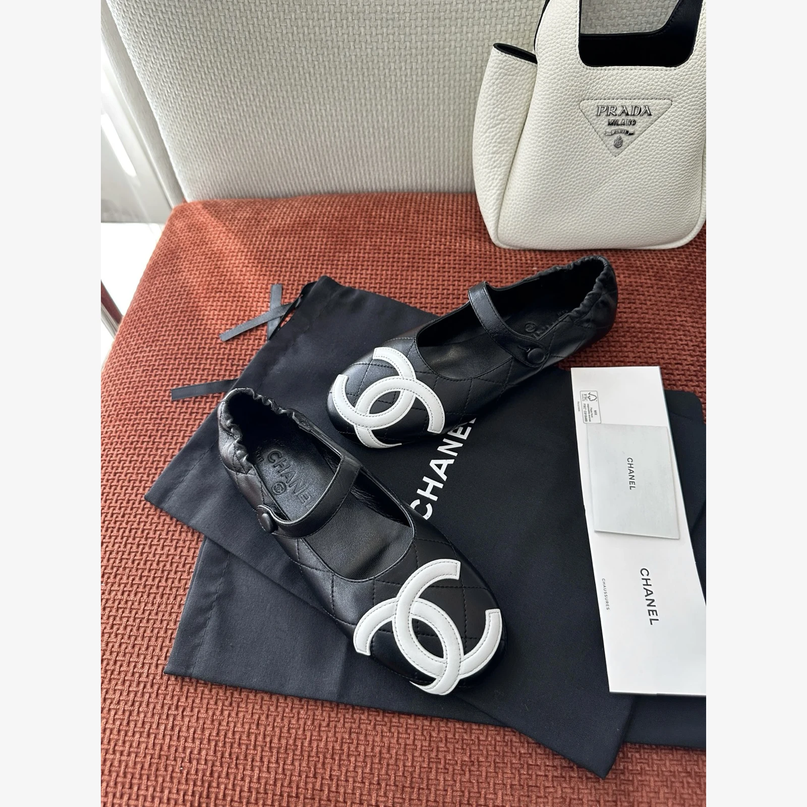 Chanel Coco Beach 2026 Ballet Flats G47163 · White & Black Lambskin White & Black · Lambskin