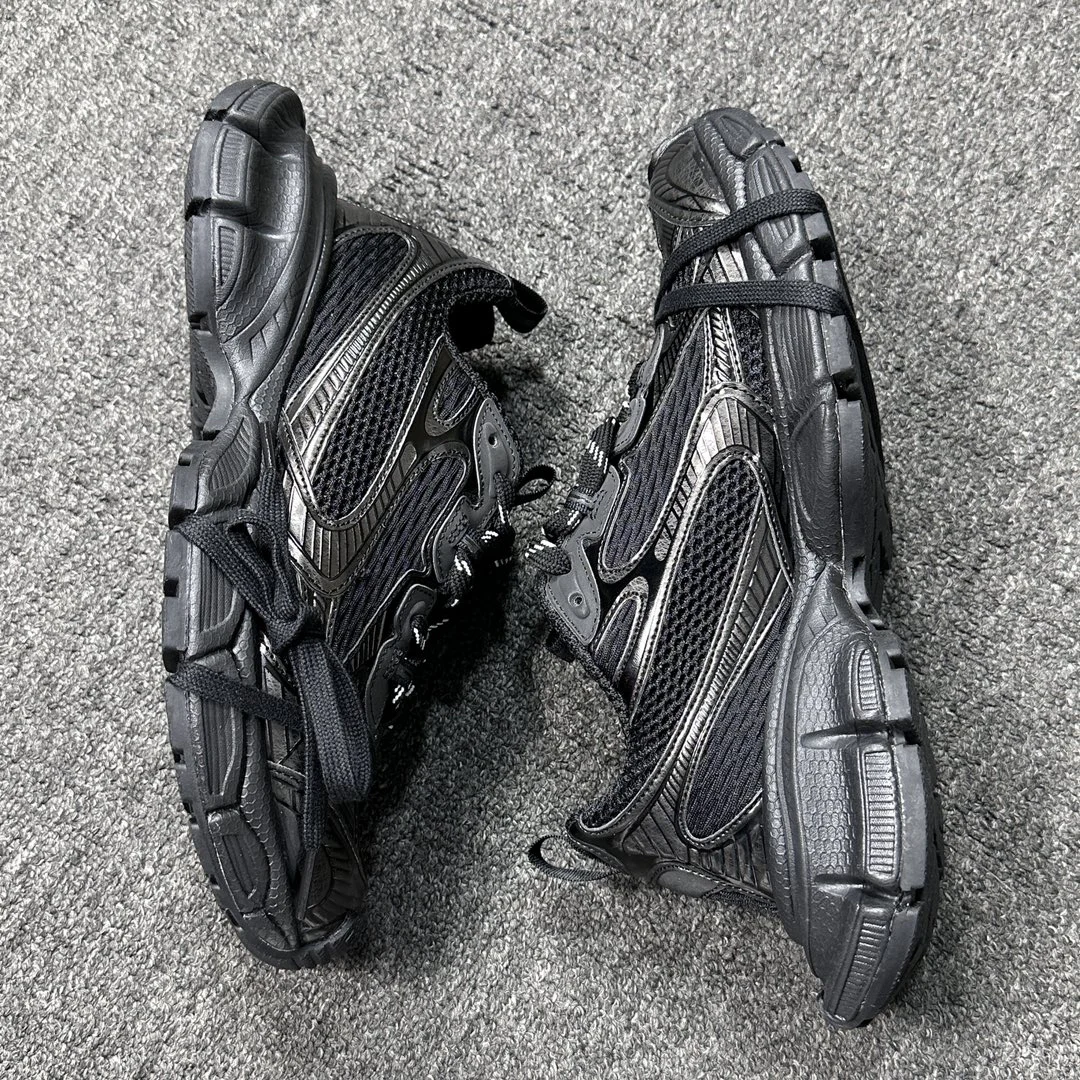 Balenciaga 3XL Black · 734734W3XL11010