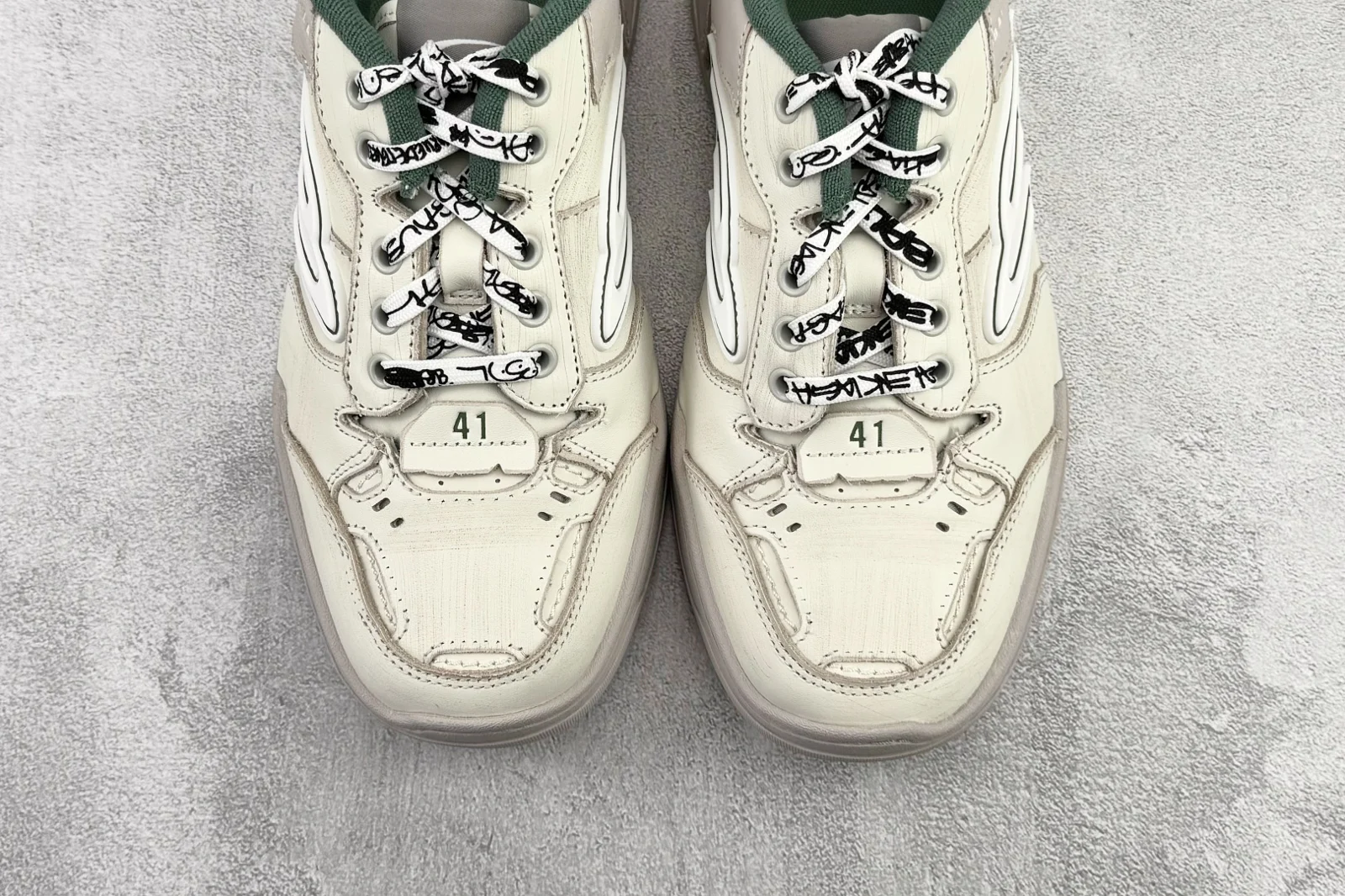Balenciaga Hamptons Medium Worn-Out Sneaker Beige / Green · 841765WCURS9930