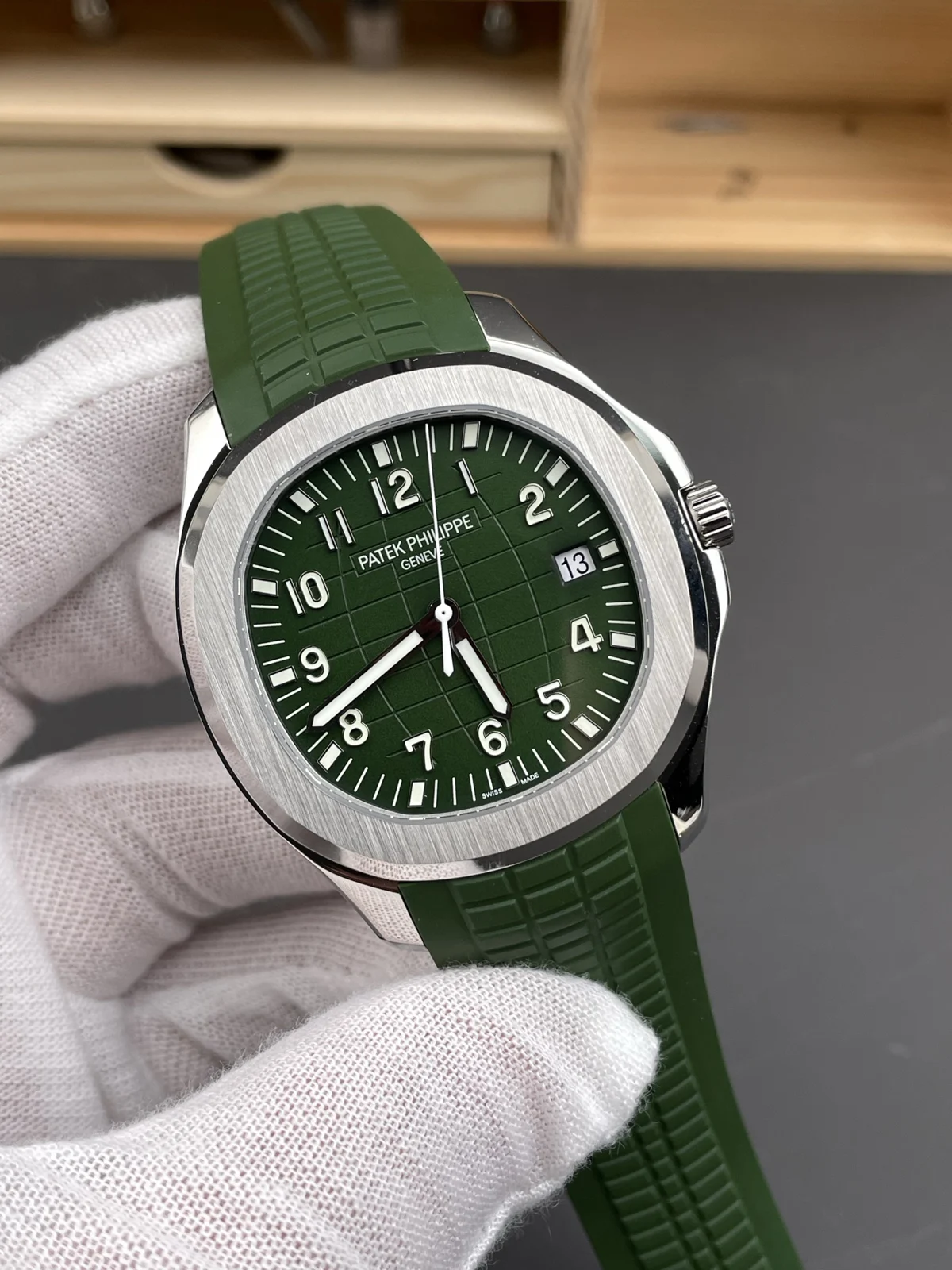 Patek Philippe Aquanaut 5168G-010 Green Dial Watch — image 2