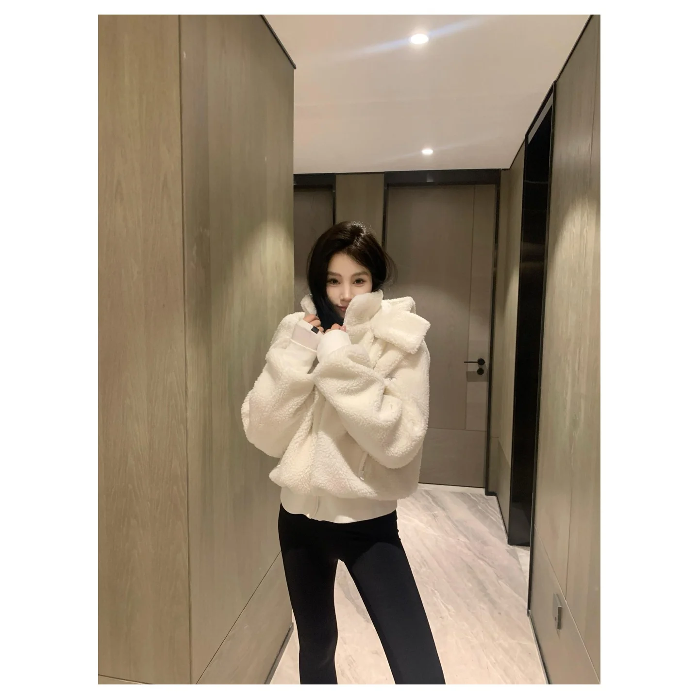 Alo Foxy Sherpa Jacket Ivory · W4313R