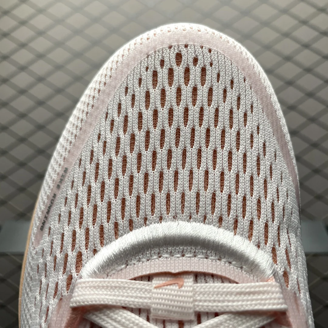 Nike Vomero 18 Women · Light Soft Pink / Light Madder Root / Arctic Orange / Madder Root · HM6804-601