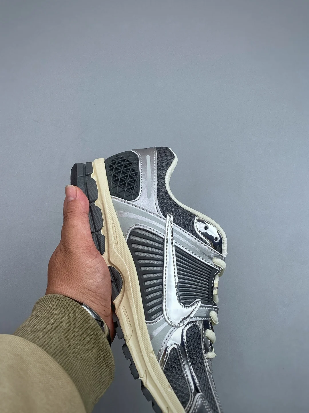 Nike Zoom Vomero 5 Iron Grey / Metallic Silver / Coconut Milk / Chrome · IM3486-001