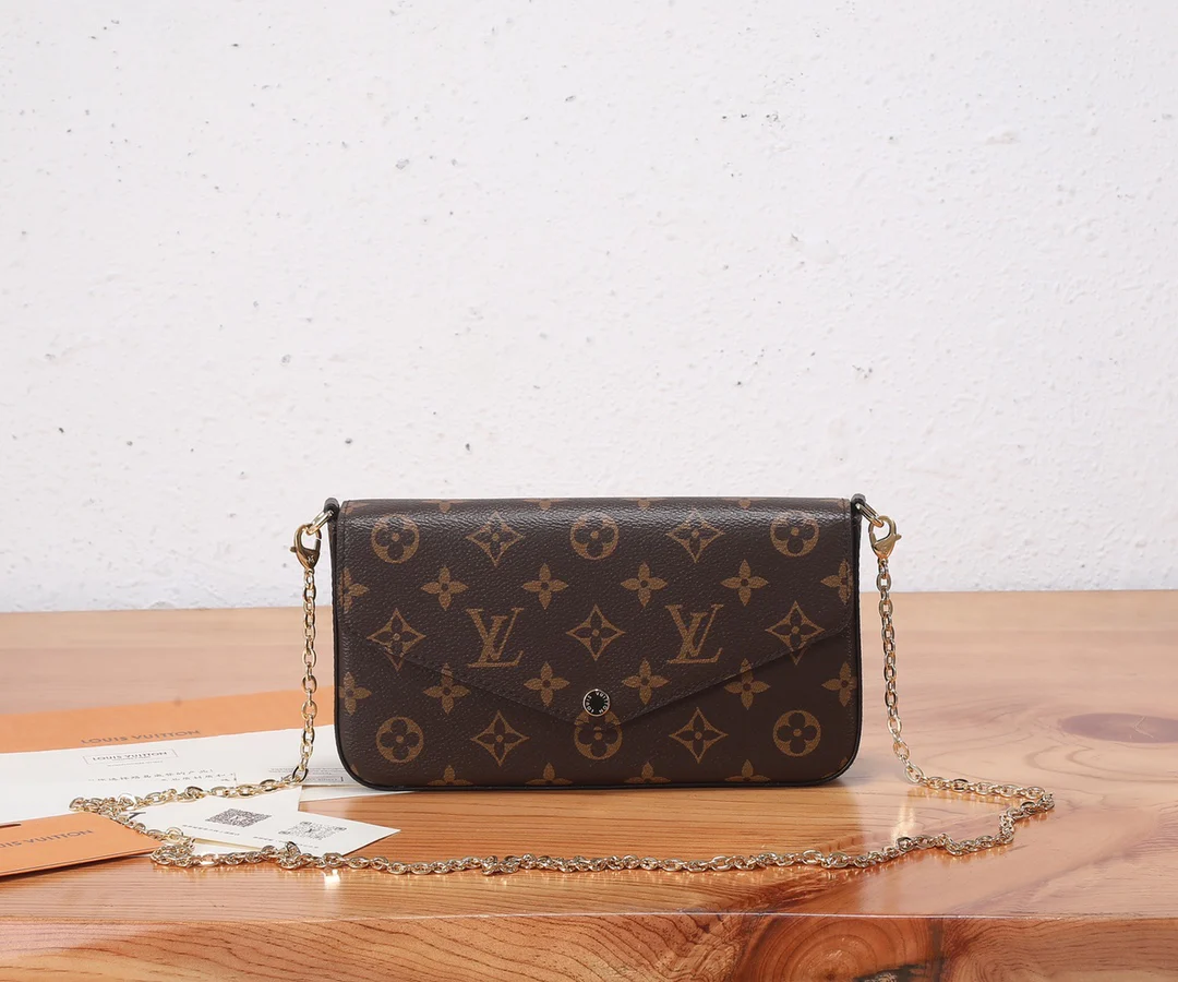 Louis Vuitton Pochette Félicie Monogram Monogram · Fuchsia · M81896