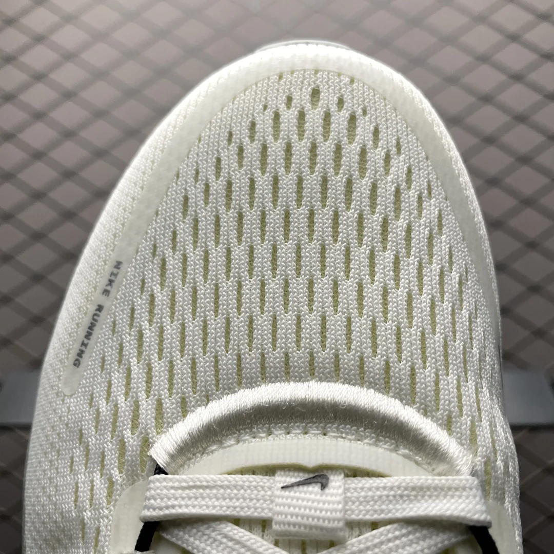 Nike Vomero 18 Men · White / Coconut Milk · HM6803-101