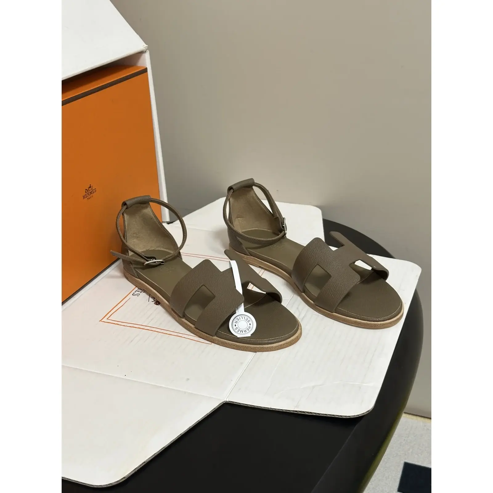 Hermès Santorini Sandal Étoupe full view