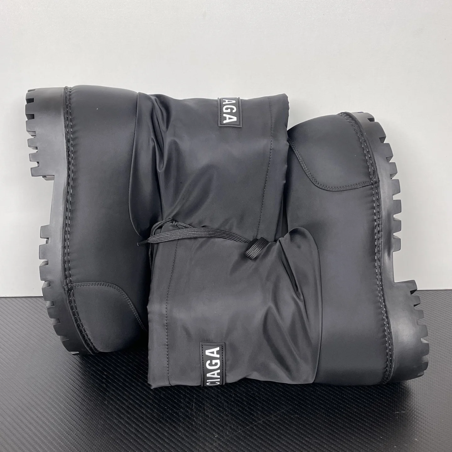 Balenciaga Alaska Low Boot Black · 780561W4SA11000