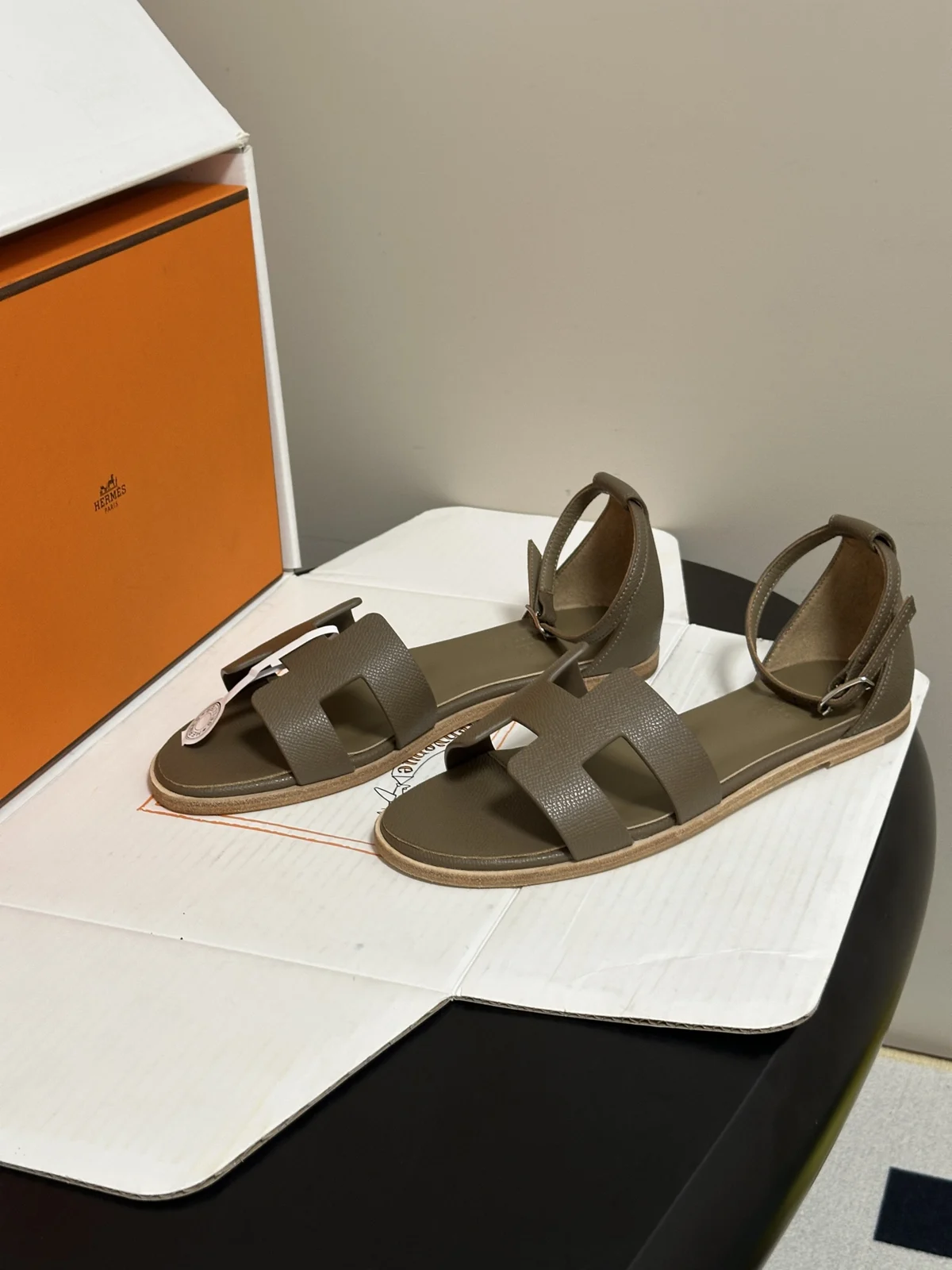 Hermès Santorini Sandal Étoupe