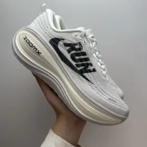 Market's strongest Nike Vomero Plus "Reverse Swoosh" stylish, comfortable, non-slip, wear-resistant low-top ZOOMX marathon and sprint running shoes for men, white