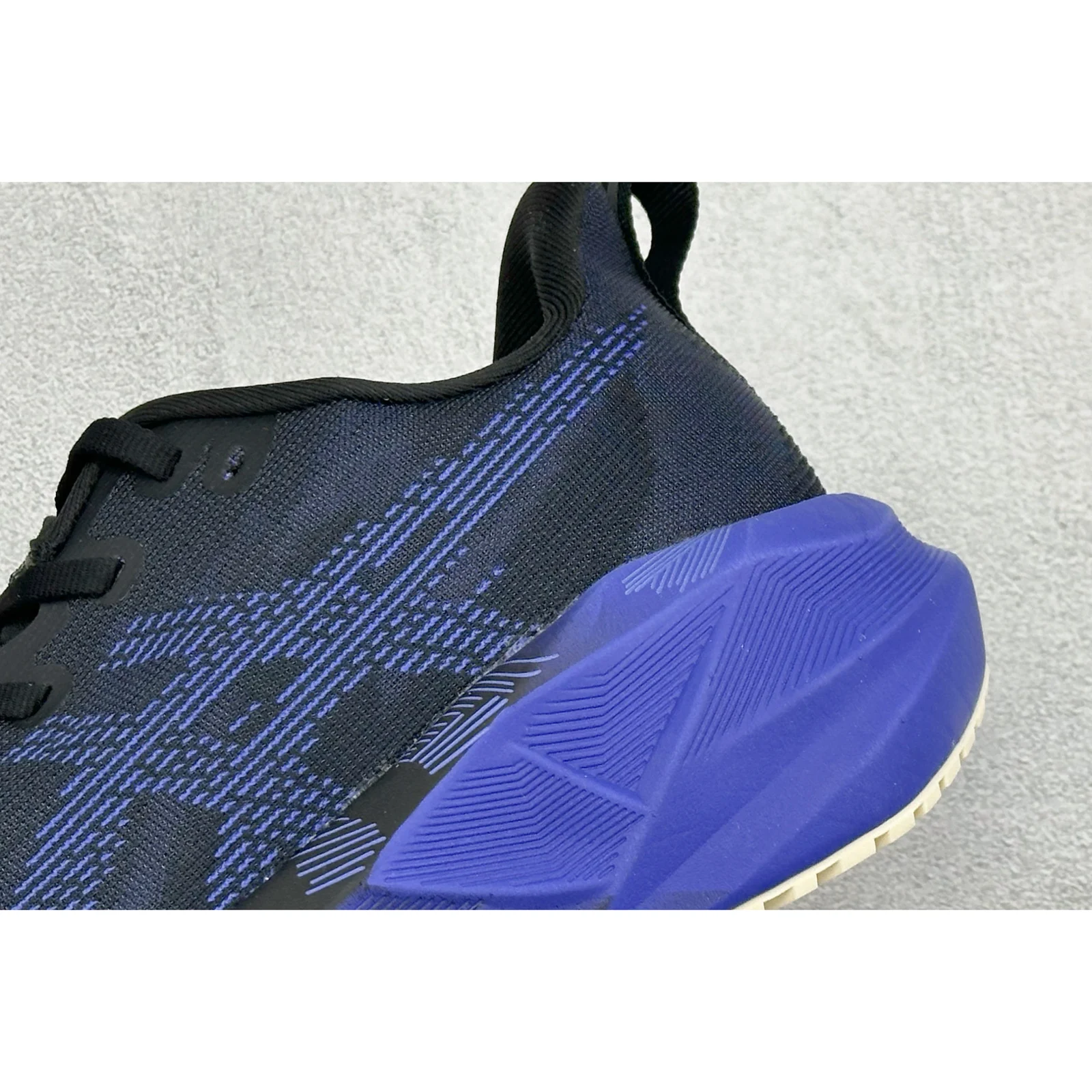 ASICS NOVABLAST 5 Black / Cobalt Burst · 1011B974-004