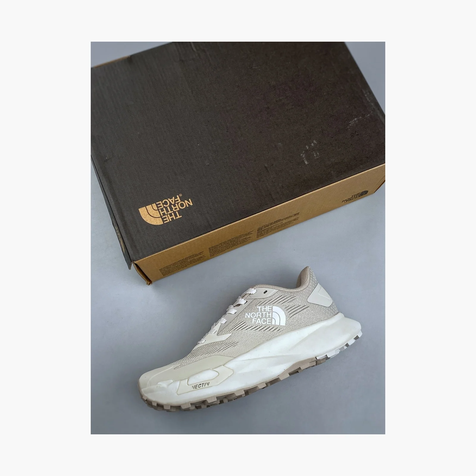 The North Face Men’s VECTIV Enduris 4 Anthracite Grey/Timeless Taupe · NF0A8AEP-67U