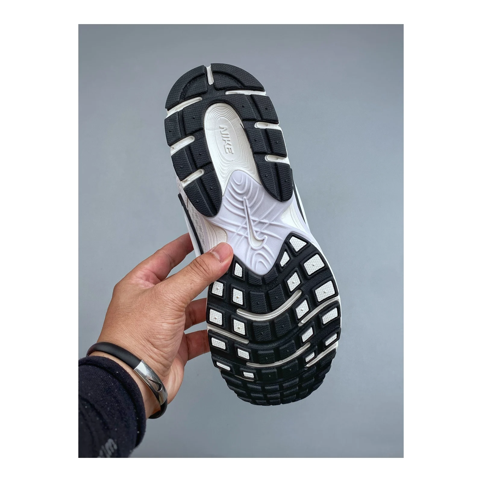 Nike V5 RNR Sail / Black / Vast Grey / Sail · IO7835-100