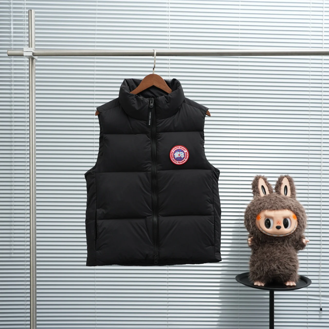 Canada Goose Men's Lawrence Puffer Vest Black / Classic Disc · 2804M-61
